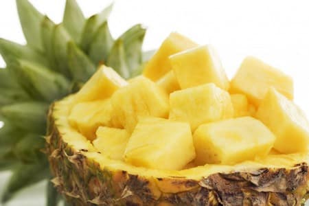 Ve cómo eliminar las manchas del acné con piña